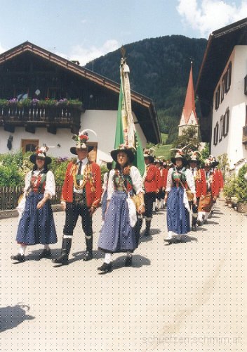 2003-06-001.jpg