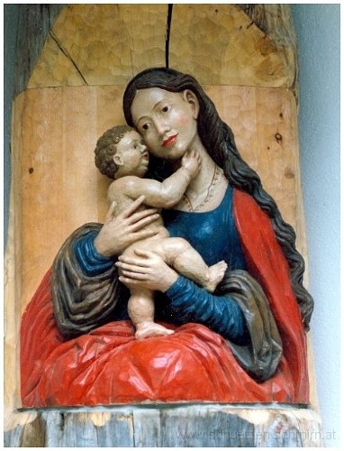1987-07-26-KalteHerberge2.jpg - 26. Juli 1987 - Madonna geschnitzt nach dem Mariahilf-Bild in der Gnadenkirche. Eingesetzt in den Baum unter dem der Legende nach die Muttergottes erschienen ist.