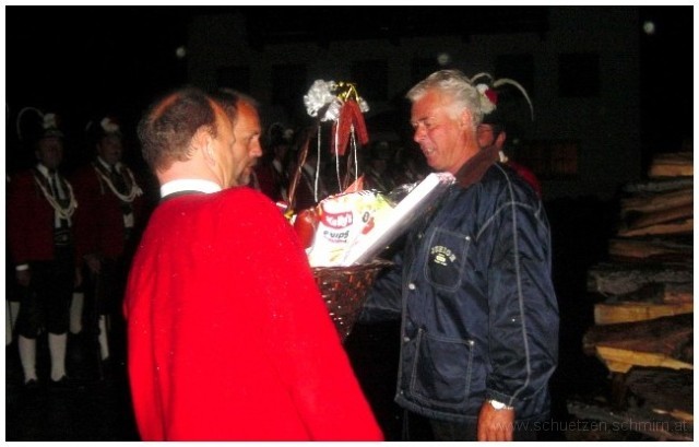 2004-09-HptmKarl60.JPG - September 2004 - Unser Hauptmann Karl Hofer wird 60.