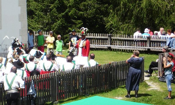 2007-07-29_05-HauptmannKarlDirigiert.jpg - 29.7.2007 - 20 Jahre Kapelle Maria im Schnee.