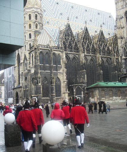 2008-01-27_01-AntretenAmStephansplatz.jpg - 27.1.2008 - Tirolerball in Wien.