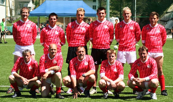 2008-05-12_IMG_8148-Vereineturnier.jpg - 12.5.2008 - Mannschaft der Schützen. (Hannes Zingerle nicht auf dem Foto)Hubert - Benni - Michael - Lukas - Manuel - FritzAnder - Robert - Reinhold - Hannes - Stefan