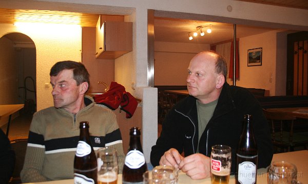 2009-03-13-IMG_0463-HansRobert2009.jpg - 13.3.2009 - 1. Sitzung im vergrößerten Schützenheim.