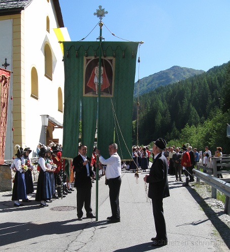 IMG_0016-ProzessionSchmirn.JPG - Foto: Ernst Jenewein, Juni 2009