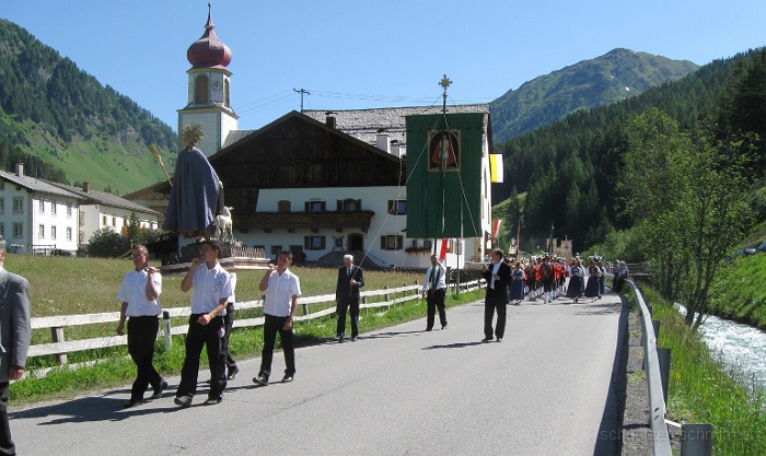 IMG_0022-ProzessionSchmirn.JPG - Foto: Ernst Jenewein, Juni 2009