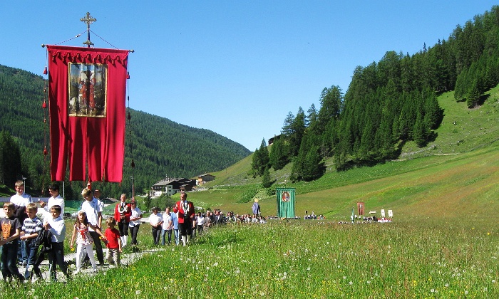 IMG_0056-ProzessionSchmirn.jpg - Foto: Ernst Jenewein, Juni 2009