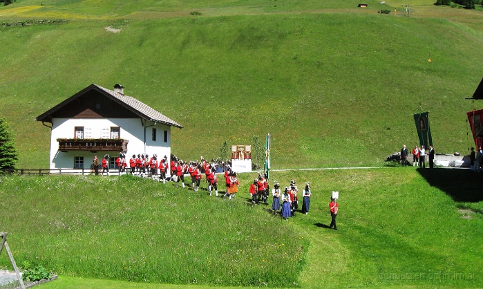 IMG_0060-ProzessionSchmirn.jpg - Foto: Ernst Jenewein, Juni 2009