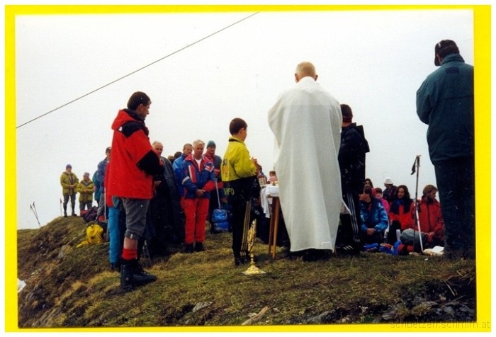 1998-10-06b.jpg - Einweihung des Gipfelkreuzes 1999.