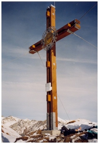 1998-11-01Kreuz.jpg - Gipfelkreuz am Jochgrubenkopf im Winter.
